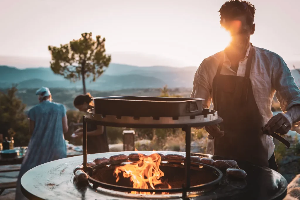 Glamping Le Palare Montone, outdoor wood BBQ
