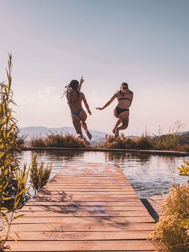 Luglio! Luuuuuuuglio. Sei stato un gigante tra i mesi. Dio, quanto eri bollente e voluttuoso! Sei stato implacabile sia nel tuo calore che nei tuoi momenti di gioia. 
Luglio sta per crescita, sta per incontri, per momenti di serenità, per amicizie sincere, per raggi di sole, per risate, per generosità d’animo e per gratitudine, profonda, profonda gratitudine 🙏✨
Ecco alcune immagini che catturano solo alcuni dei nostri momenti preferiti che hanno allietato le nostre calde, afose e sudatissime giornate.
July! Jooooooly. You were a giant among months. God you were sizzling and voluptuous! You were relentless both in your heat but also with your good times. I proclaim that G is the letter of this month 🧐🤷🏻‍♀️ G is for growth, g is for gatherings, for gentle times, for genuine friendships, for golden rays, for giggling, for generosity of spirit and for gratitude, deep deep gratitude 🙏✨

Here, some images that capture just a few of our favourite moments that graced our hot sultry sweaty days.